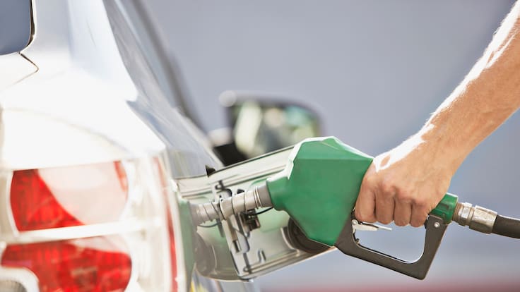 Gasolina no subirá en diciembre y evaluamos si lo hará en enero: MinHacienda