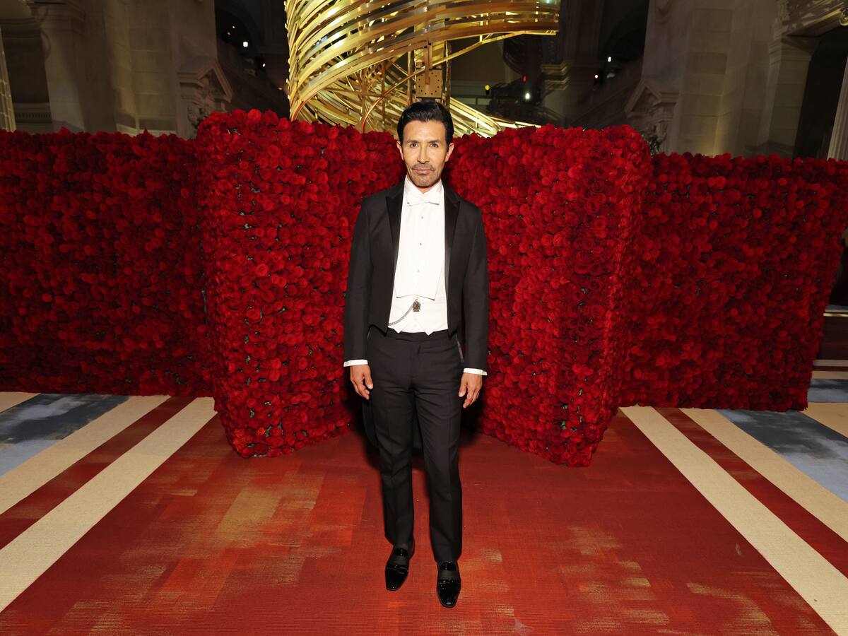 Raúl Ávila, el diseñador colombiano que trabaja con la organizadora de la MET Gala, Anna Wintour