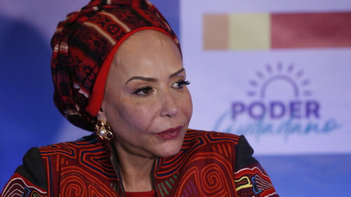 Piedad Córdoba se juramentó como senadora desde Medellín