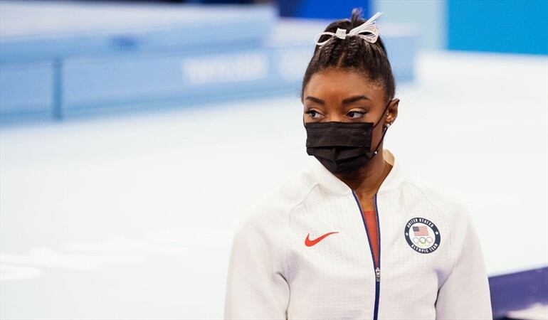 La estrella de la gimnasia estadounidense, Simone Biles, anunció esta semana su retiro de los Juegos Olímpicos de Tokio 2020 para cuidar su salud mental. Foto: Getty Images/ BSR Agency