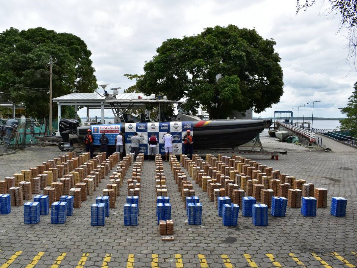 Armada incautó semisumergible con 4.5 toneladas de cocaína que iban para Ecuador