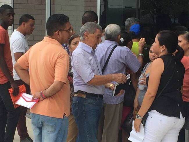 Usuarios de Coomeva en Barranquilla denuncian fallas en la atención para trámites médicos a nivel telefónico e inclusive no se les permite la entrada para tener atención presencial. Foto: Silvana Salas (W Radio)