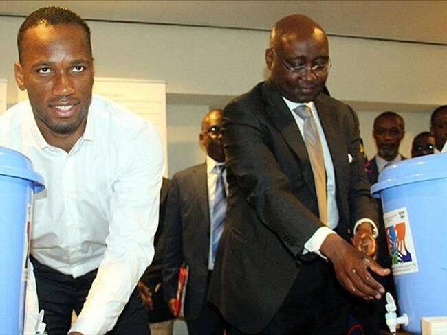 El futbolista de Costa de Marfil, Didier Drogba (izquierda). Foto: Cyrille Bah - Archivo Agencia Anadolu