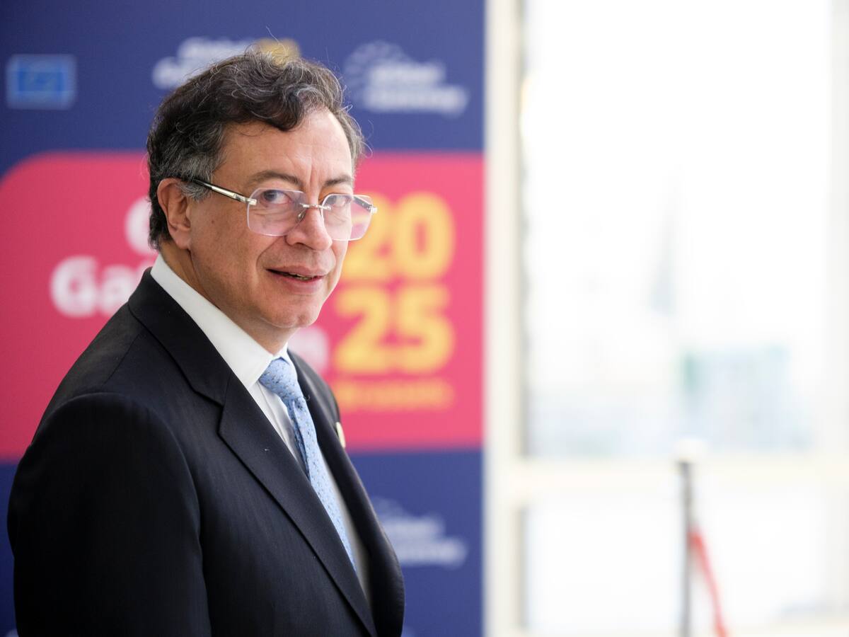 Video: Asistente a acto de perdón en caso Cajar regañó a Petro por hablar de otros temas