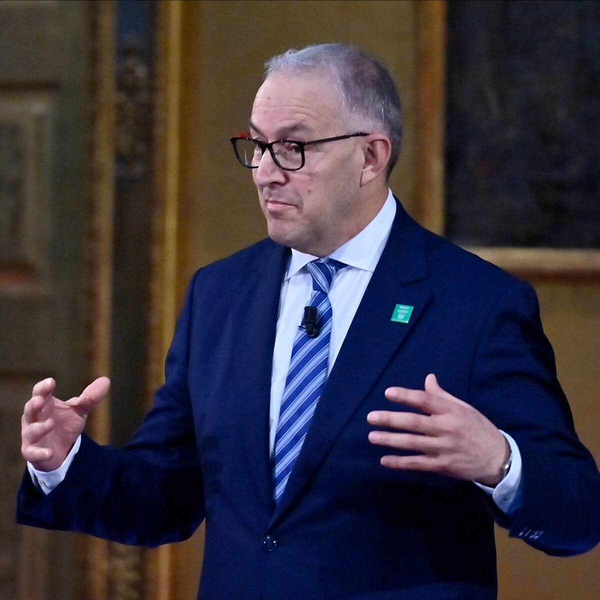 Ahmed Aboutaleb, alcalde de Rotterdam, visita Colombia para trabajar contra el lavado de dinero
