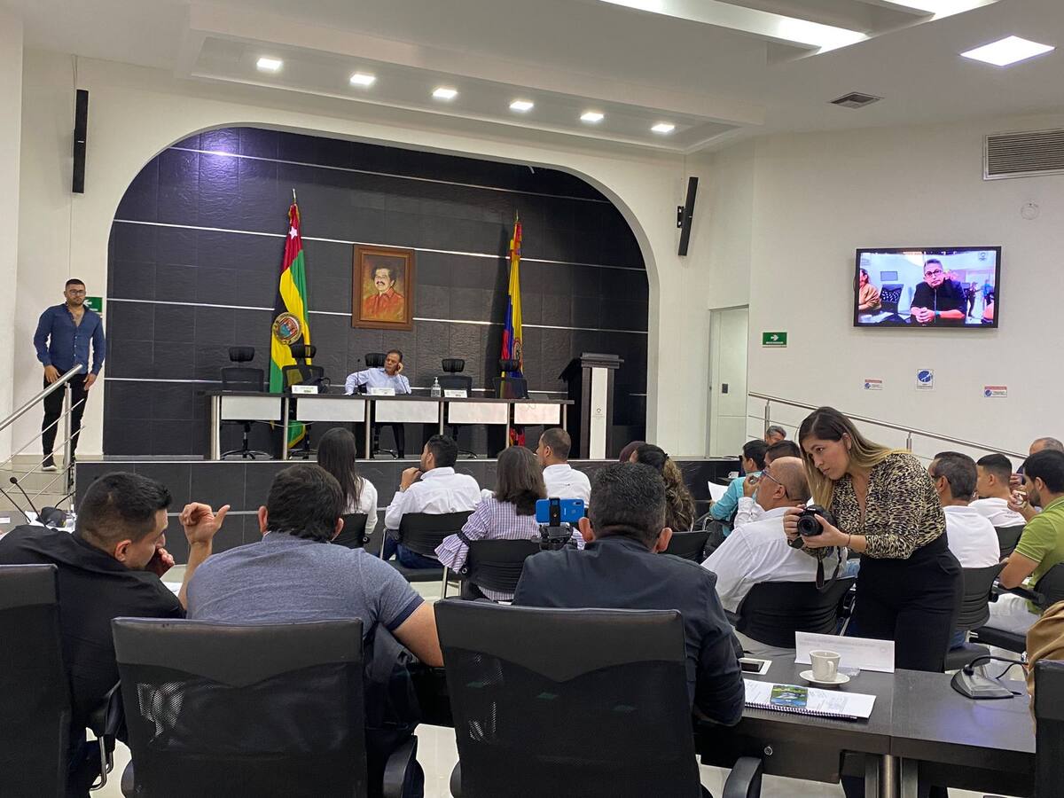Otra vez se “embolató” la elección de contralor de Santander