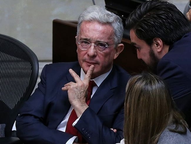 El caso del expresidente Uribe pasará hoy a la Fiscalía. Foto: Colprensa.
