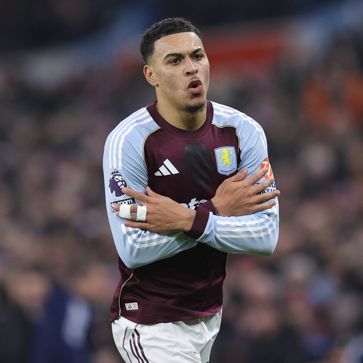 Aston Villa ganó 2-1 al Manchester United y se consolida en el Top 3 de la Premier League