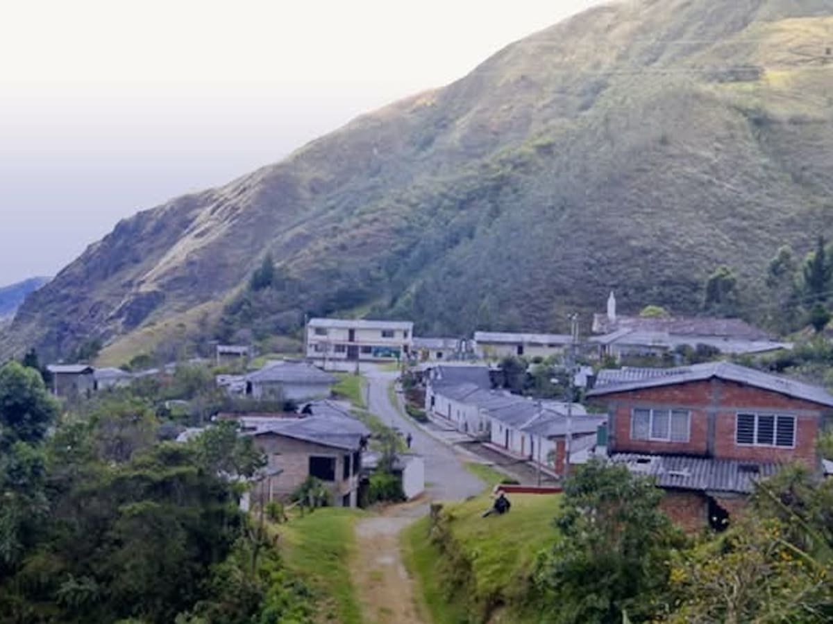 Más de 2 mil confinados por combates entre estructuras ilegales en el oriente del Cauca