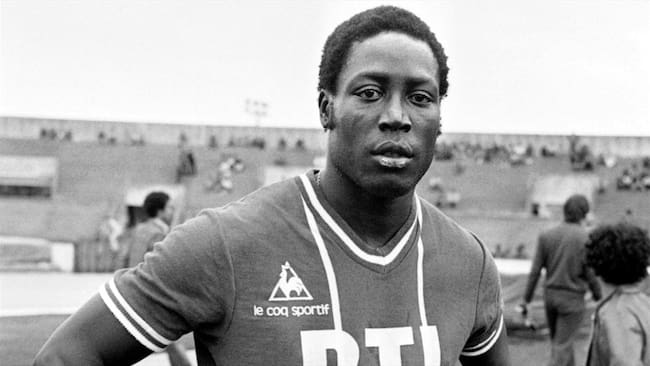 Jean-Pierre Adams entrenando en el PSG en julio de 1977. Foto: Getty Images