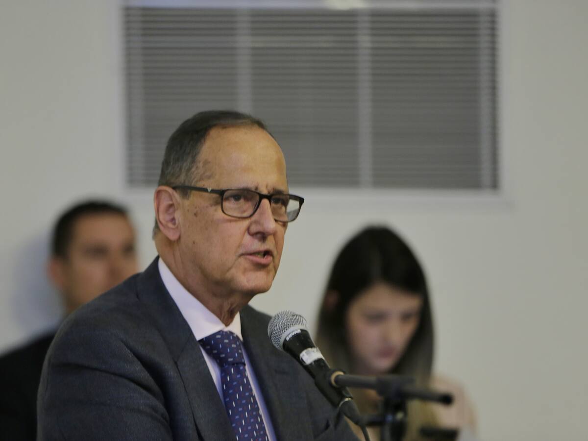 No nos hagamos ilusiones que el ELN firmará paz en 8 o 15 días: Juan Camilo Restrepo