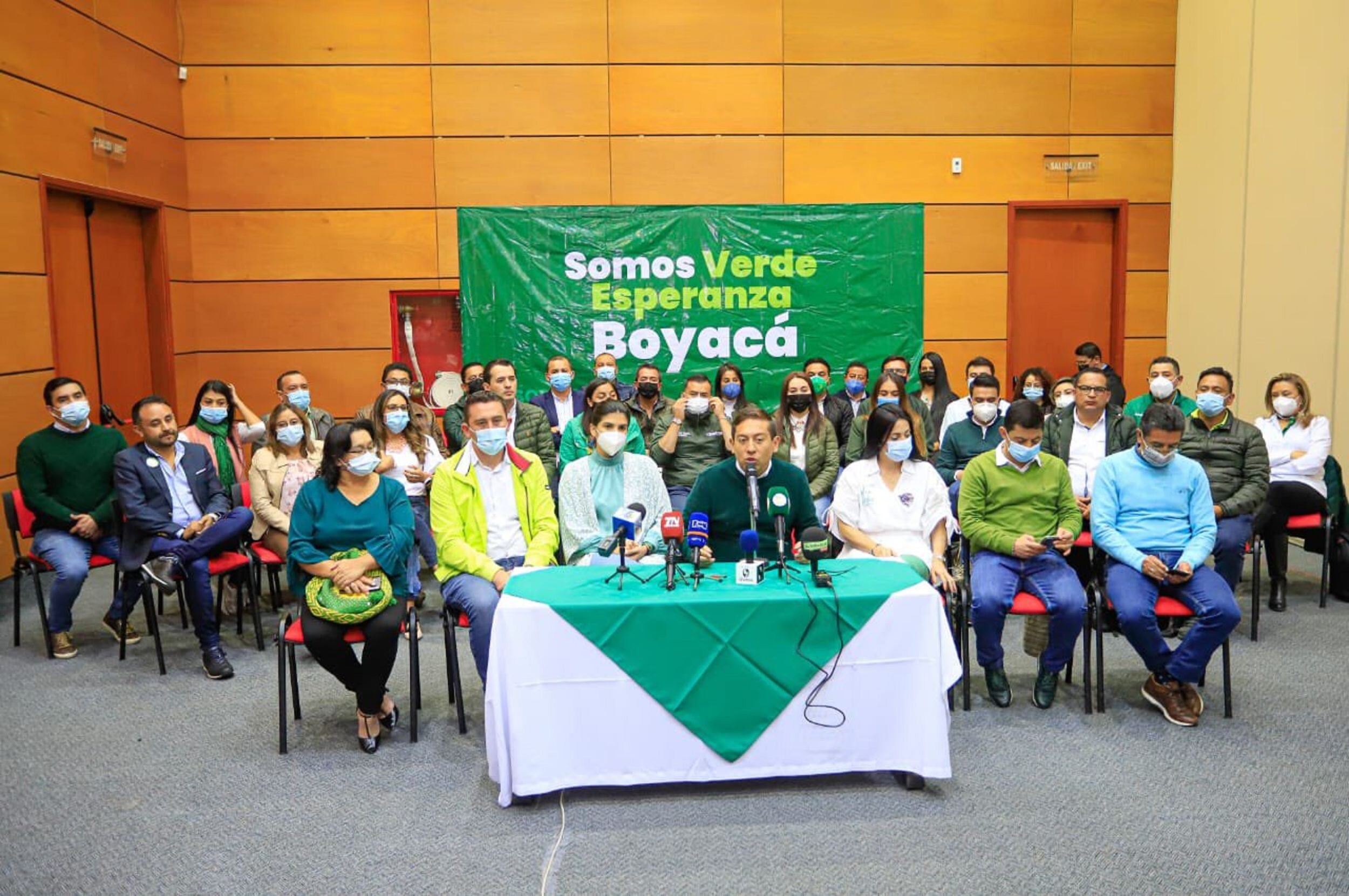 La rueda de prensa se llevó acabo en la Cámara de Comercio de Tunja. Foto: Campaña Carlos Amaya.