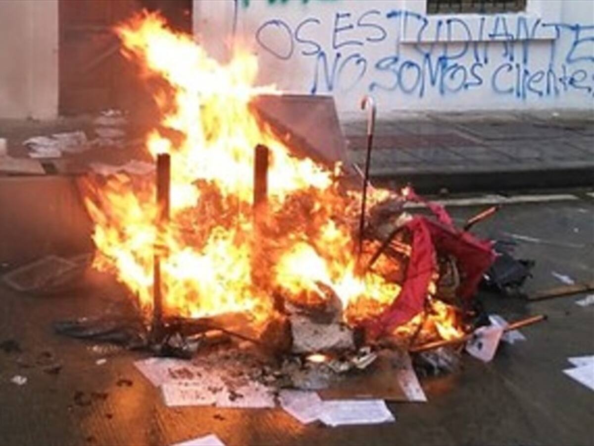 Tomaremos medidas legales contra estudiantes que generaron vandalismo en Bogotá: García