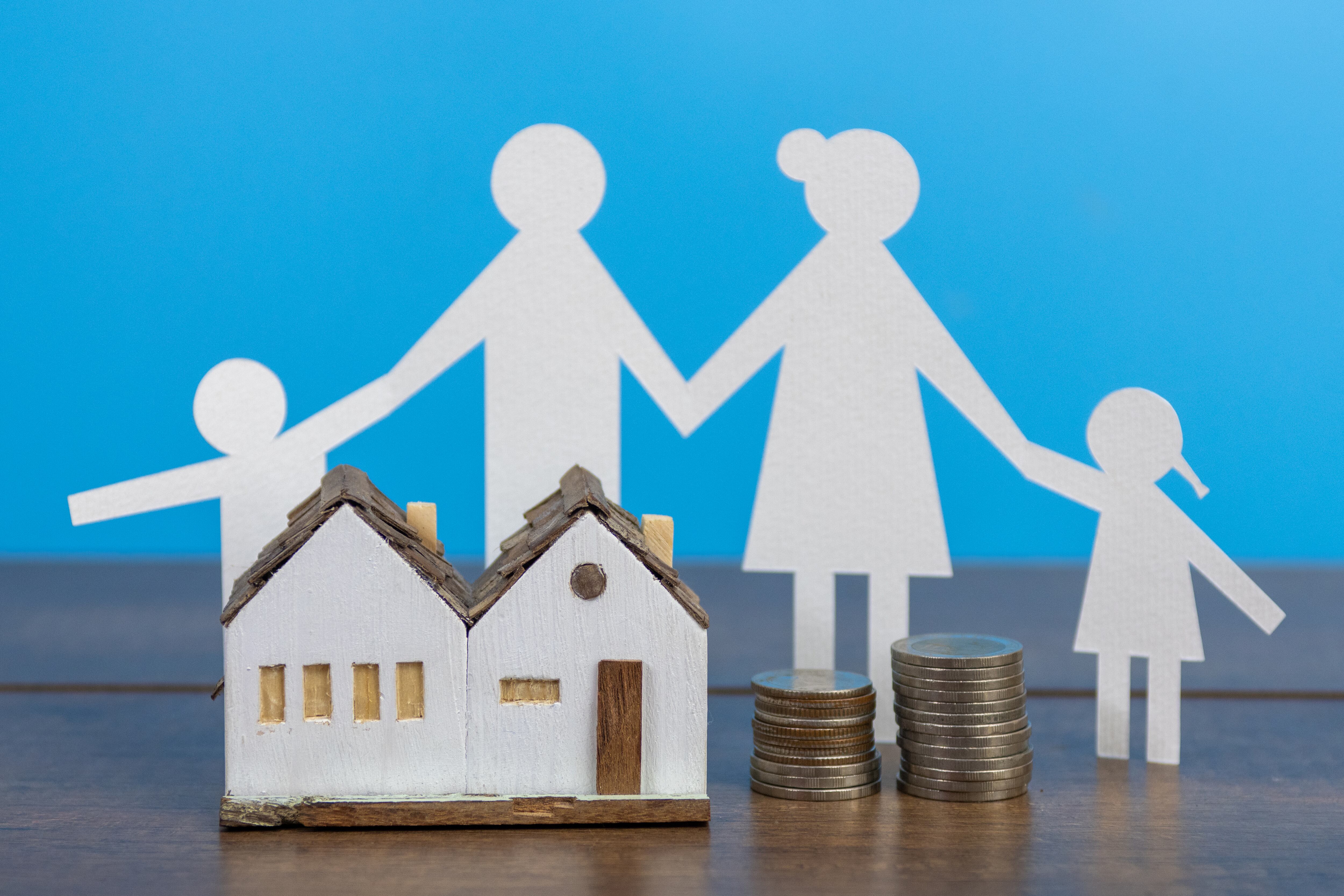 Concepto de una familia antes de ser beneficiarios de un seguro (Getty Images)