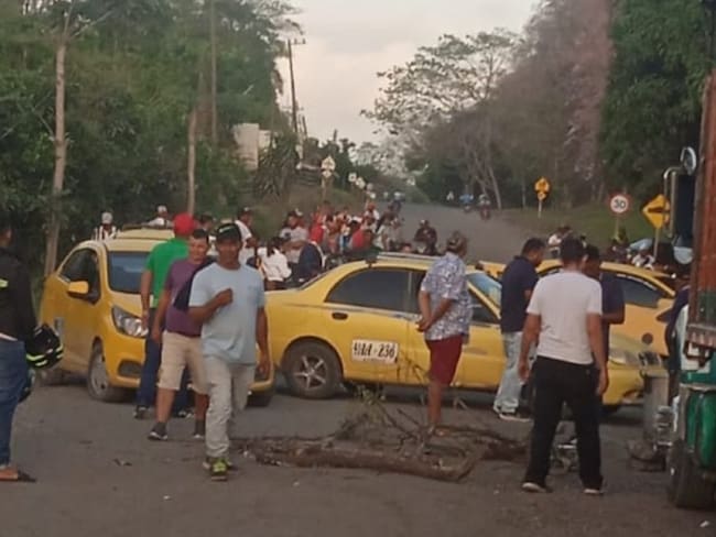 Bloqueo en la vía Lorica - San Bernardo del Viento. Foto: Cortesía comunidades de Lorica.