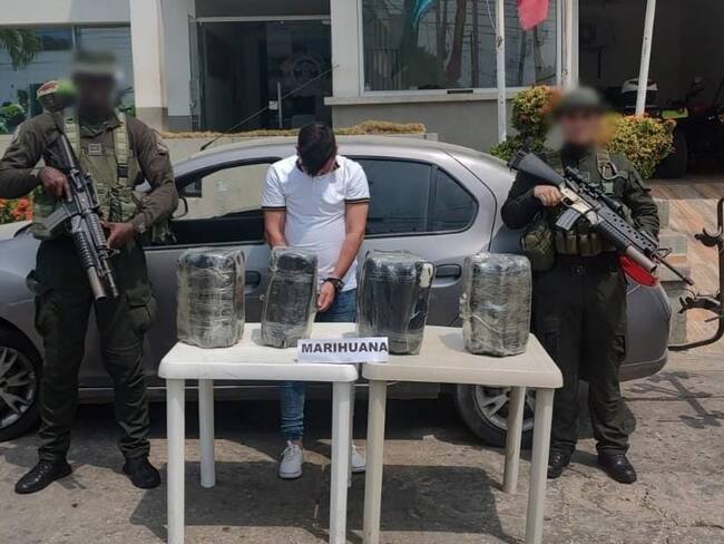 Un hombre capturado y 25 kilos de marihuana incautados dejan controles de Policía en Córdoba. Foto: Policía.
