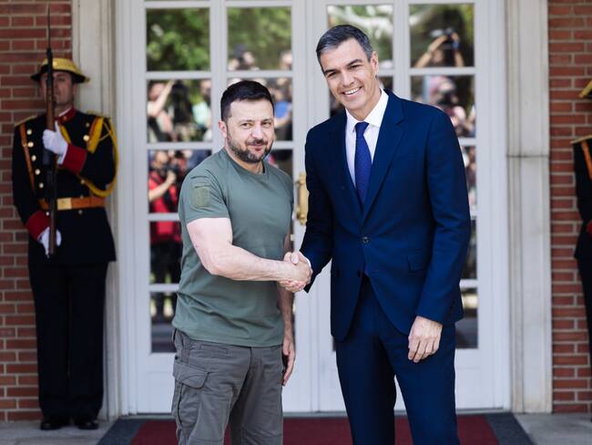 Presidente de Ucrania Volodimir Zelenski y jefe del Gobierno Español, Pedro Sanchez. I Foto: Carlos Lujan/Europa Press via Getty Images.