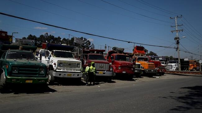 Bloqueos durante el paro nacional en Colombia. Foto: Colprensa - Diego Pineda