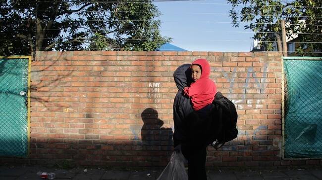 Martha Peralta, presidenta del movimiento MAIS y Yuliana Rojas, madre cabeza de hogar explicaron en Sigue La W las dificultades que han tenido que pasar por los desalojos.. Foto: Colprensa