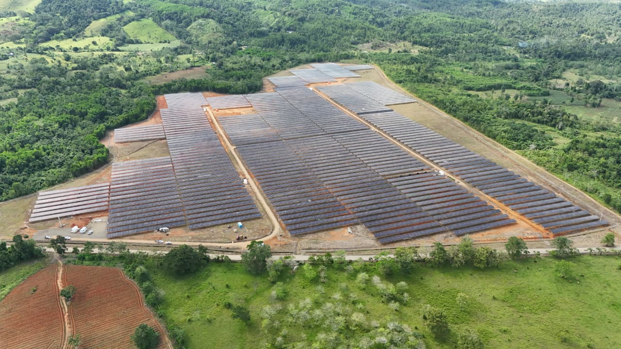 Parque solar en Tierralta, Córdoba. Foto: Urrá.