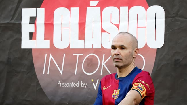 Tokyo (Japan), 15/12/2024.- FC Barcelona Legends' Andres Iniesta poses after a friendly soccer match between FC Barcelona Legends and Real Madrid Legends at Ajinomoto Stadium, in Tokyo, Japan, 15 December 2024. (Futbol, Amistoso, Japón, Tokio) EFE/EPA/FRANCK ROBICHON
