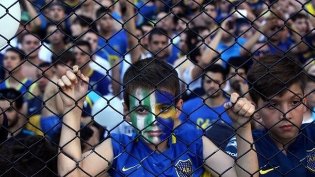 Ha pasado una semana y los homenajes al Chapecoense siguen, mientras varias preguntas continúan sin respuesta.. Foto: BBC Mundo