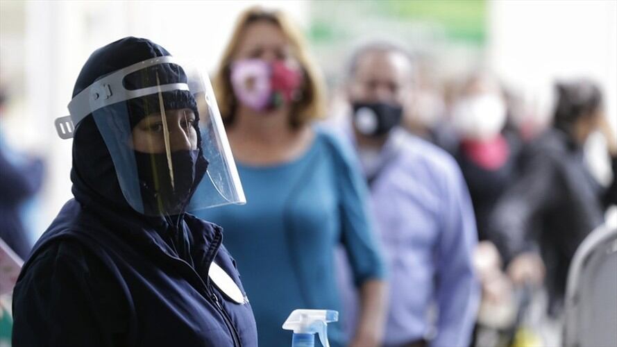 Fasecolda informó que lanza 'La fuerza que nos cuida', una cobertura gratuita que reconoce la entrega de las personas que trabajan en la atención de pacientes con el coronavirus.. Foto: Colprensa