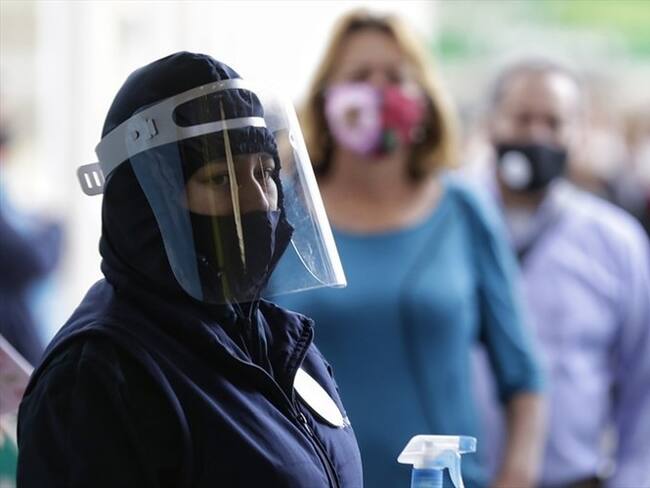 Fasecolda informó que lanza 'La fuerza que nos cuida', una cobertura gratuita que reconoce la entrega de las personas que trabajan en la atención de pacientes con el coronavirus.. Foto: Colprensa