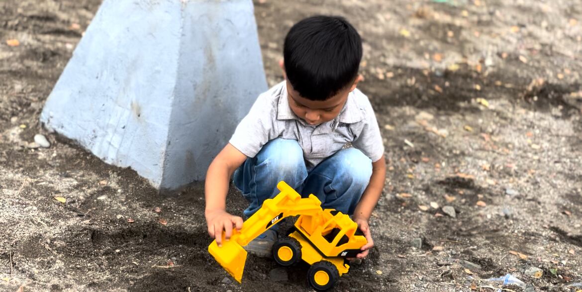 Entrega de regalos en El Plateado, Cauca. I Foto: W Radio.