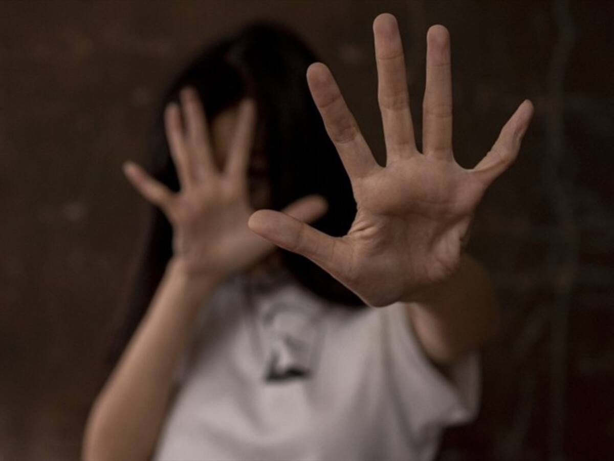 Condenan a cirujano por maltrato intrafamiliar contra diseñadora de modas