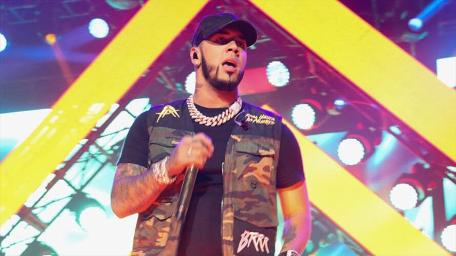 En pleno concierto Anuel AA confundió El Salvador con Guatemala. Foto: Getty Images