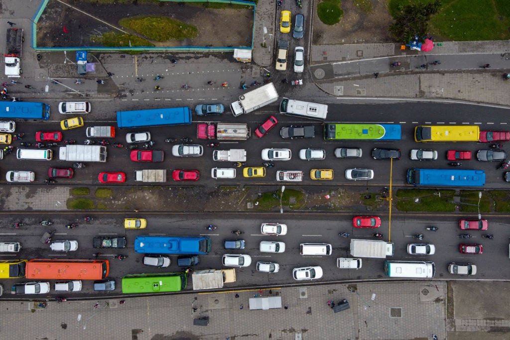 Bogotá enfrenta debate sobre multas de tránsito diferenciadas por el valor del vehículo