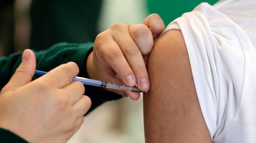 México cumplió con su objetivo de aplicar hasta el mes de octubre al menos una dosis de la vacuna contra el covid-19 a los adultos. Foto: Luis Barron / Eyepix Group/Barcroft Media via Getty Images