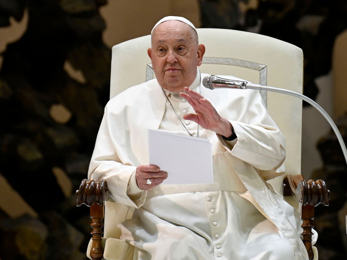 El papa Francisco se encuentra “estable” y muestra “buena respuesta” tras crisis respiratoria