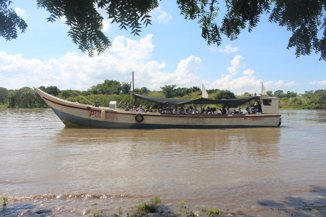 La Comisión de la Verdad recorrió el Canal del Dique en un acto de perdón entre los victimarios y las comunidades de esta subregión que sufrieron los embates de la guerra entre los 90 y la primera década del 2000. Crédito: Cortesía.
