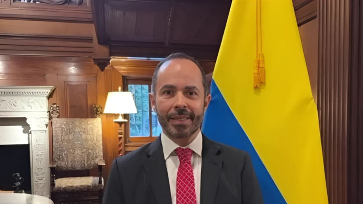 Vicecanciller Daniel Ávila sale de su cargo