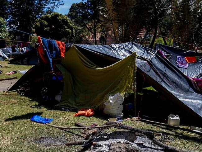 Campamento de comunidad indígena en el Parque Nacional de Bogotá. Foto: Colprensa - Mariano Vimos