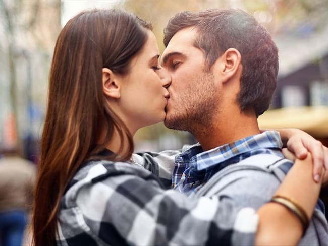 Según estudio, dar besos podría contribuir a bajar de peso. Foto: Getty Images