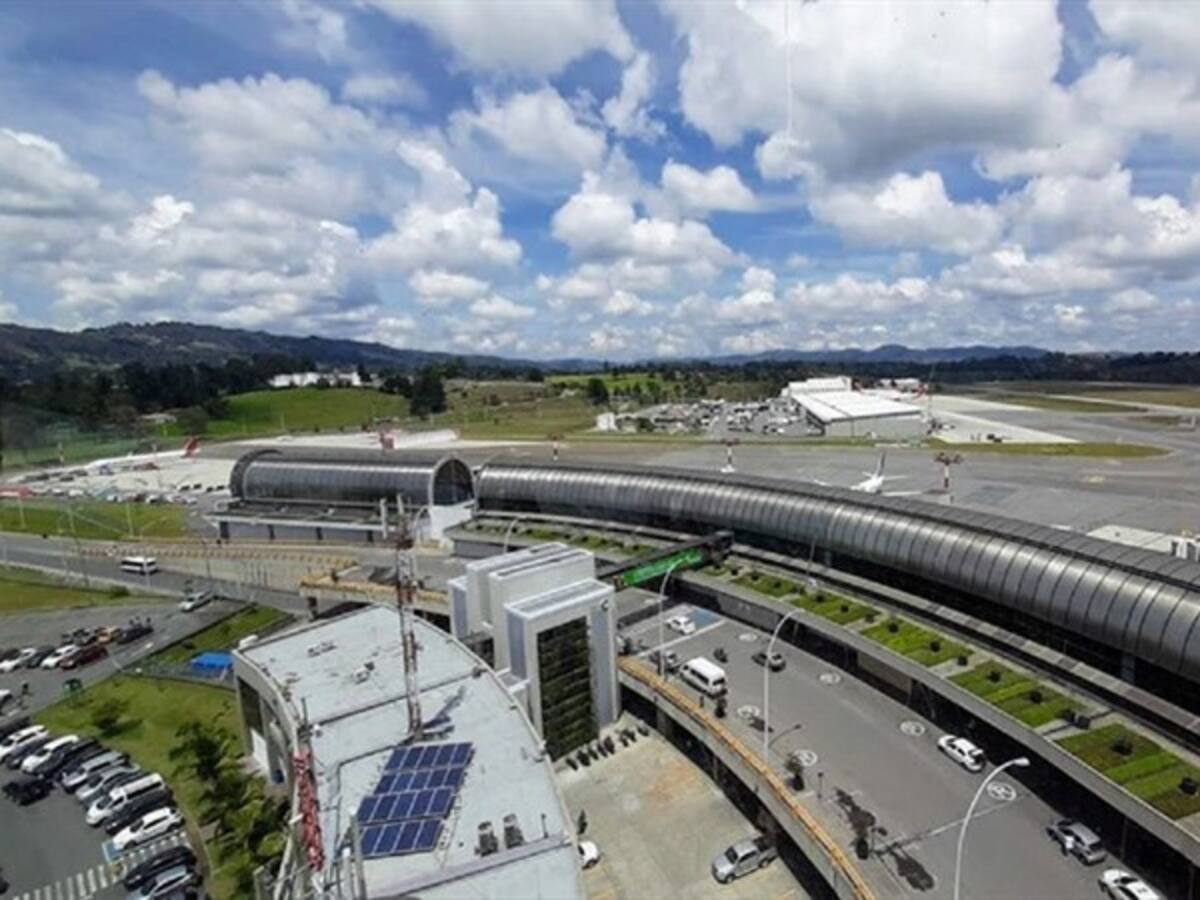 Los bomberos aeronáuticos de Rionegro, Antioquia, previenen las quemas
