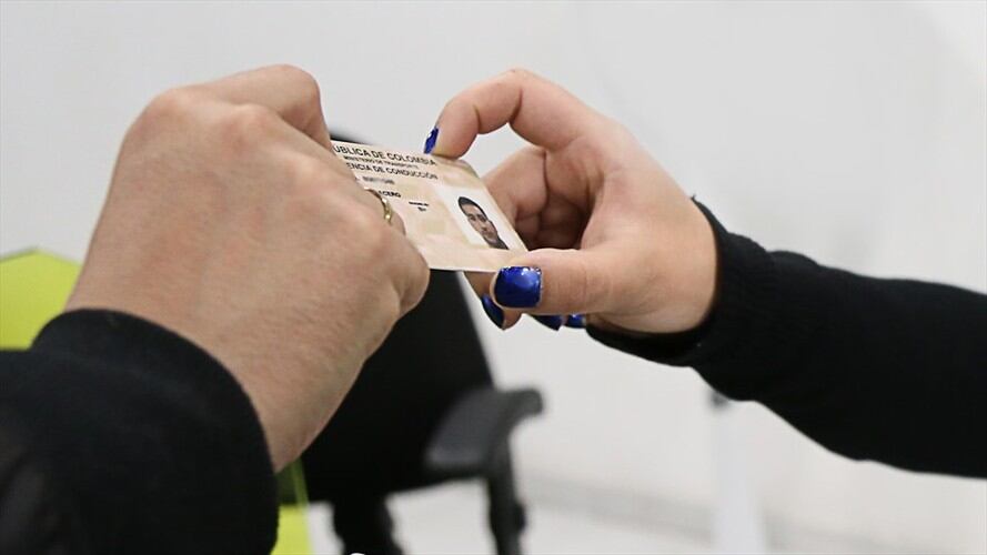 Mintransporte confirmó que se reactivaron trámites en el Runt de forma virtual. Foto: Colprensa