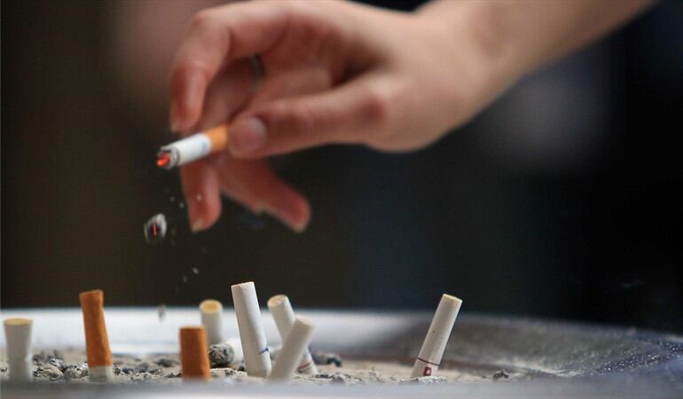 Un estudio demostró que las mujeres que buscaban ayuda para dejar de fumar presentaban mayores tasas de sobrepeso u obesidad, depresión y ansiedad que los hombres.. Foto: EFE/ Marcelo Sayão/ Archivo