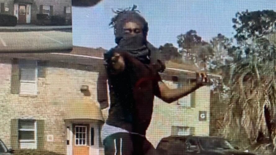 Carro Tesla aguantó disparo en medio de un atraco y le salvó la vida a un hombre. Foto: Twitter: @DraperYounce