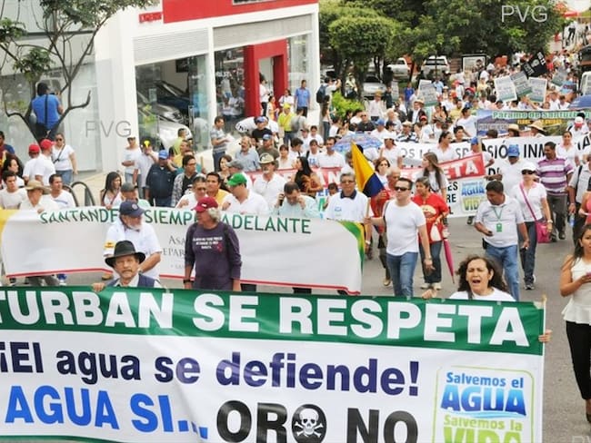 Cerca de 400 personas defensoras del agua y del páramo de Santurbán tienen planeado viajar en varios buses hacia Bogotá para realizar un plantón en contra del Gobierno nacional. .. Foto: PVG