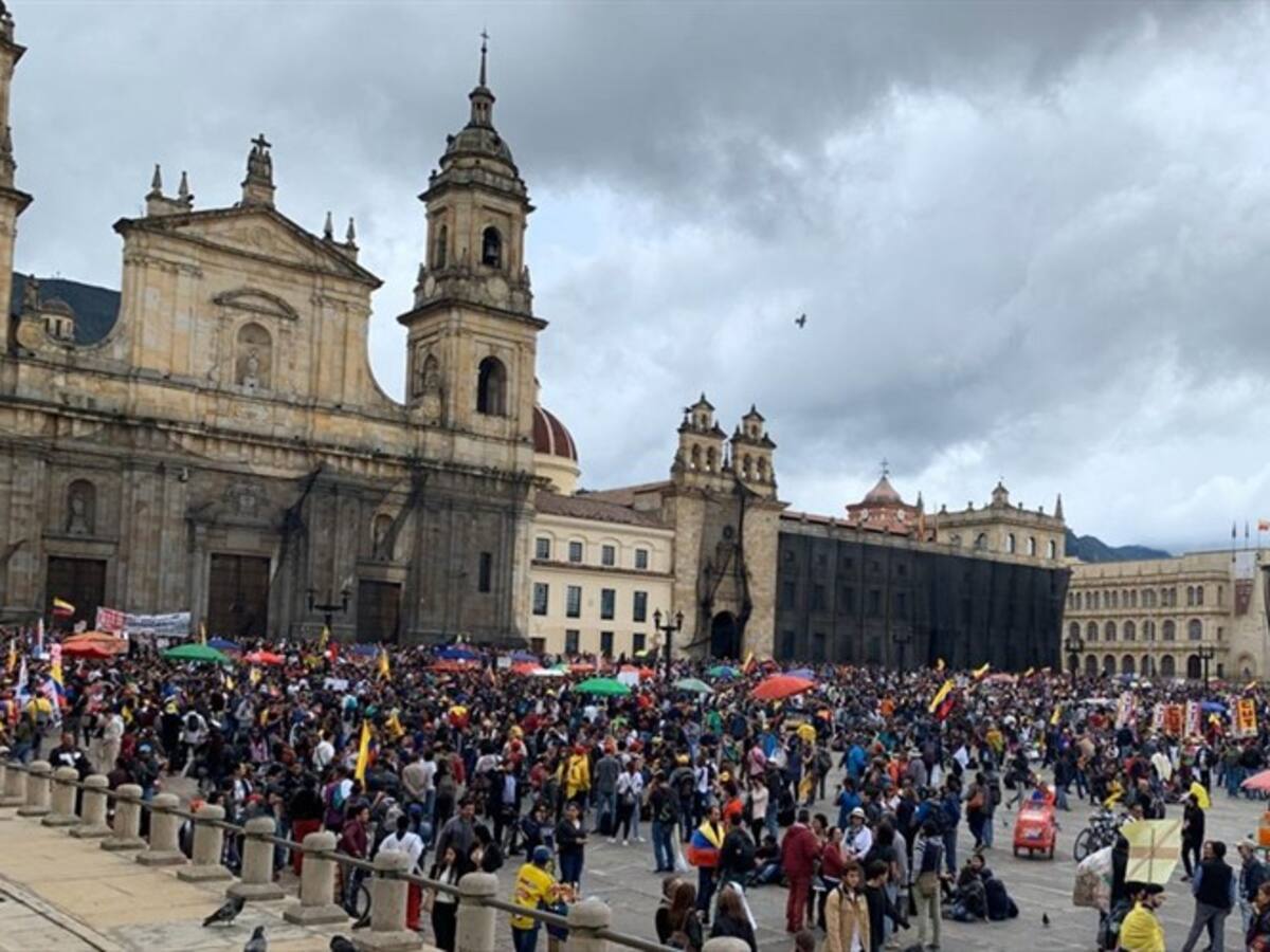 Suspendan el paro y dialoguemos para superar los problemas: Molano