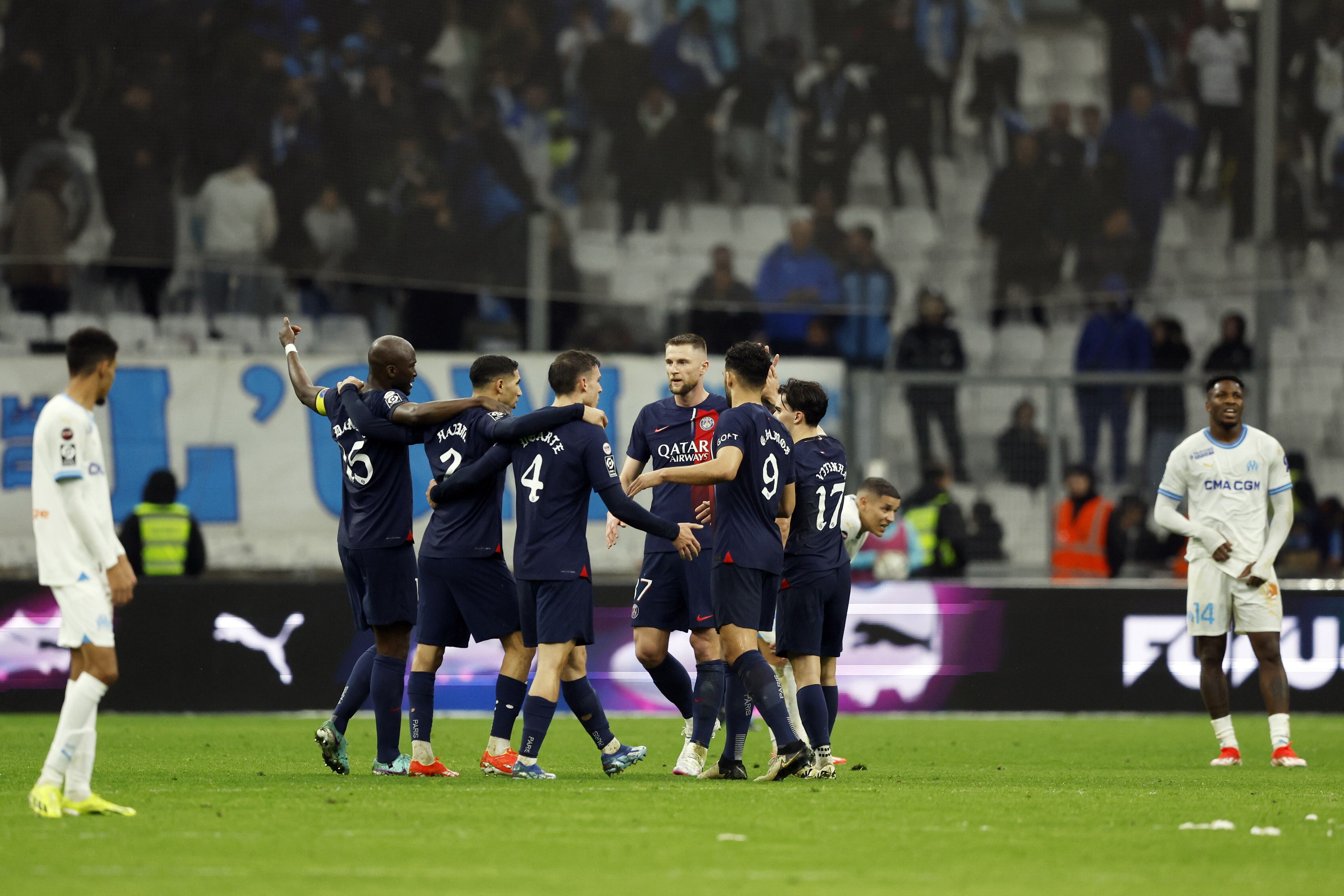 Marseille (France), 09/08/2023.- PSG players celebrate winning the French Ligue 1 soccer match between Olympique Marseille and Paris Saint-Germain, in Marseille, France, 31 March 2024. (Francia, Marsella) EFE/EPA/Guillaume Horcajuelo