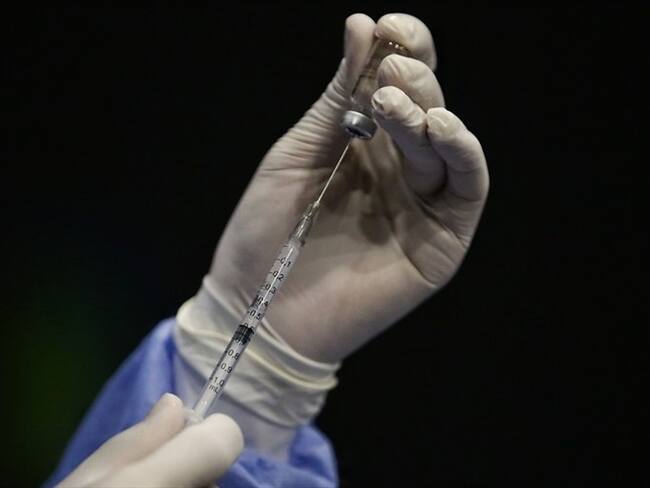 La Contraloría General de la República encontró 44 personas que fueron vacunadas y aparecen como presuntos fallecidos. Foto: Colprensa