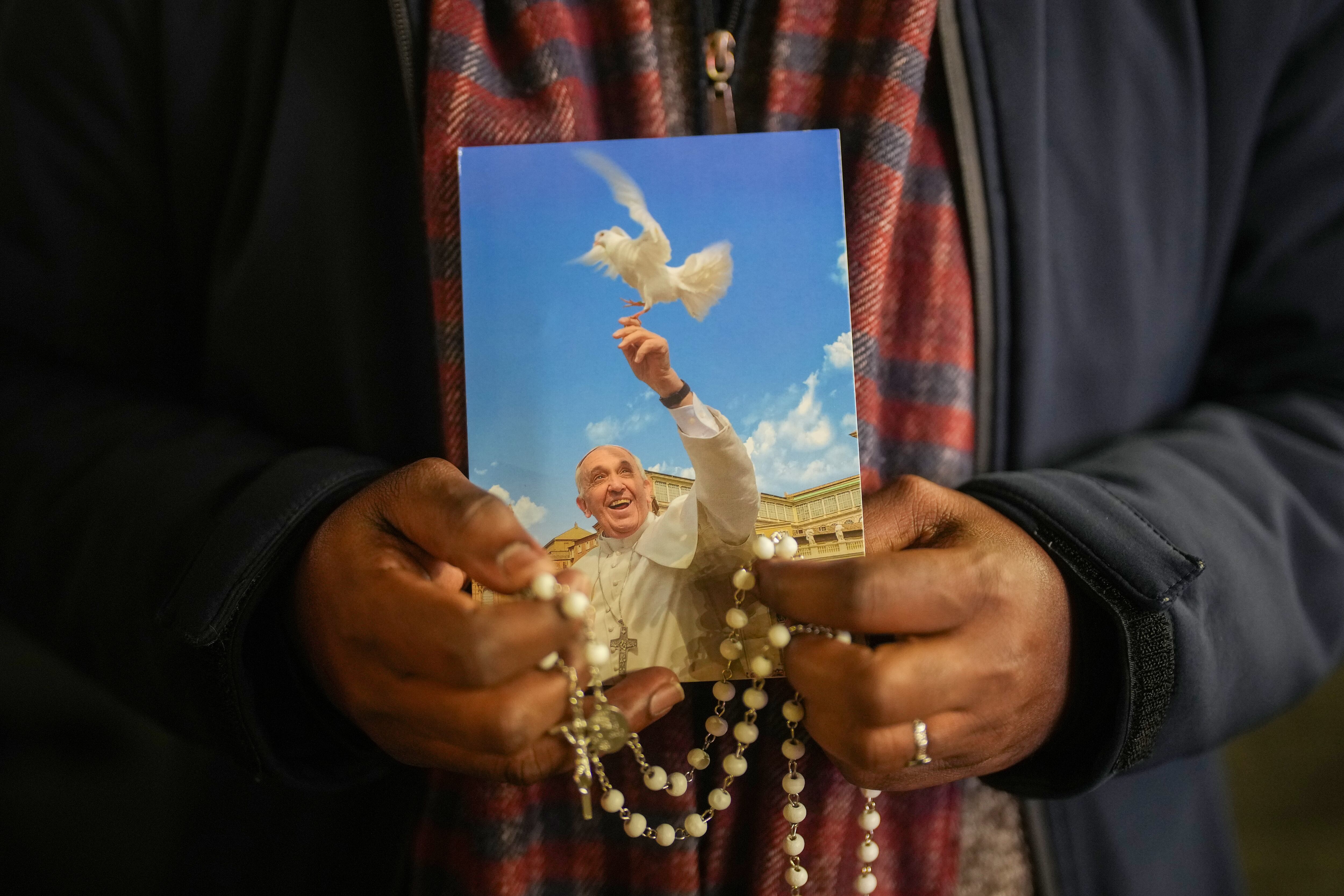 Tarjeta postal del Papa Francisco. FOTO: Christopher Furlong/Getty Images