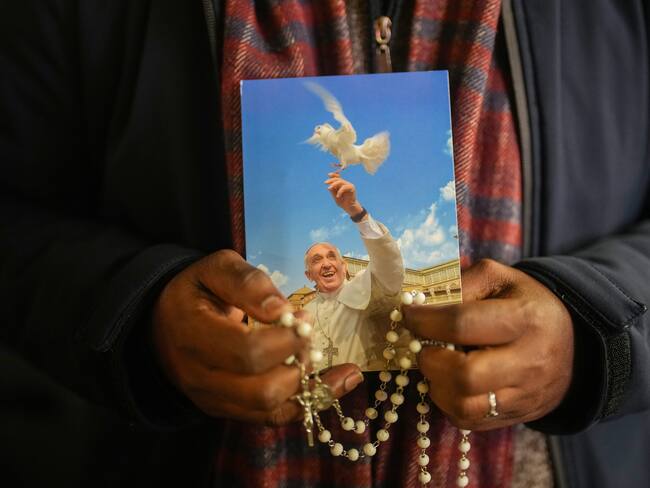 Tarjeta postal del Papa Francisco. FOTO: Christopher Furlong/Getty Images