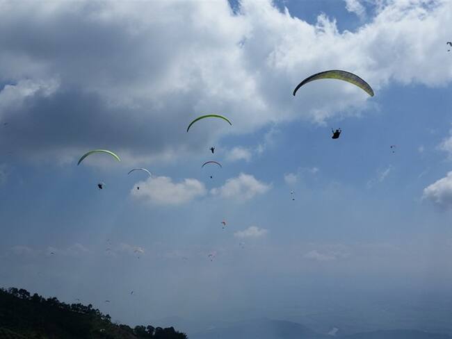 Inconformidad de parapentistas por suspensión de Coldeportes