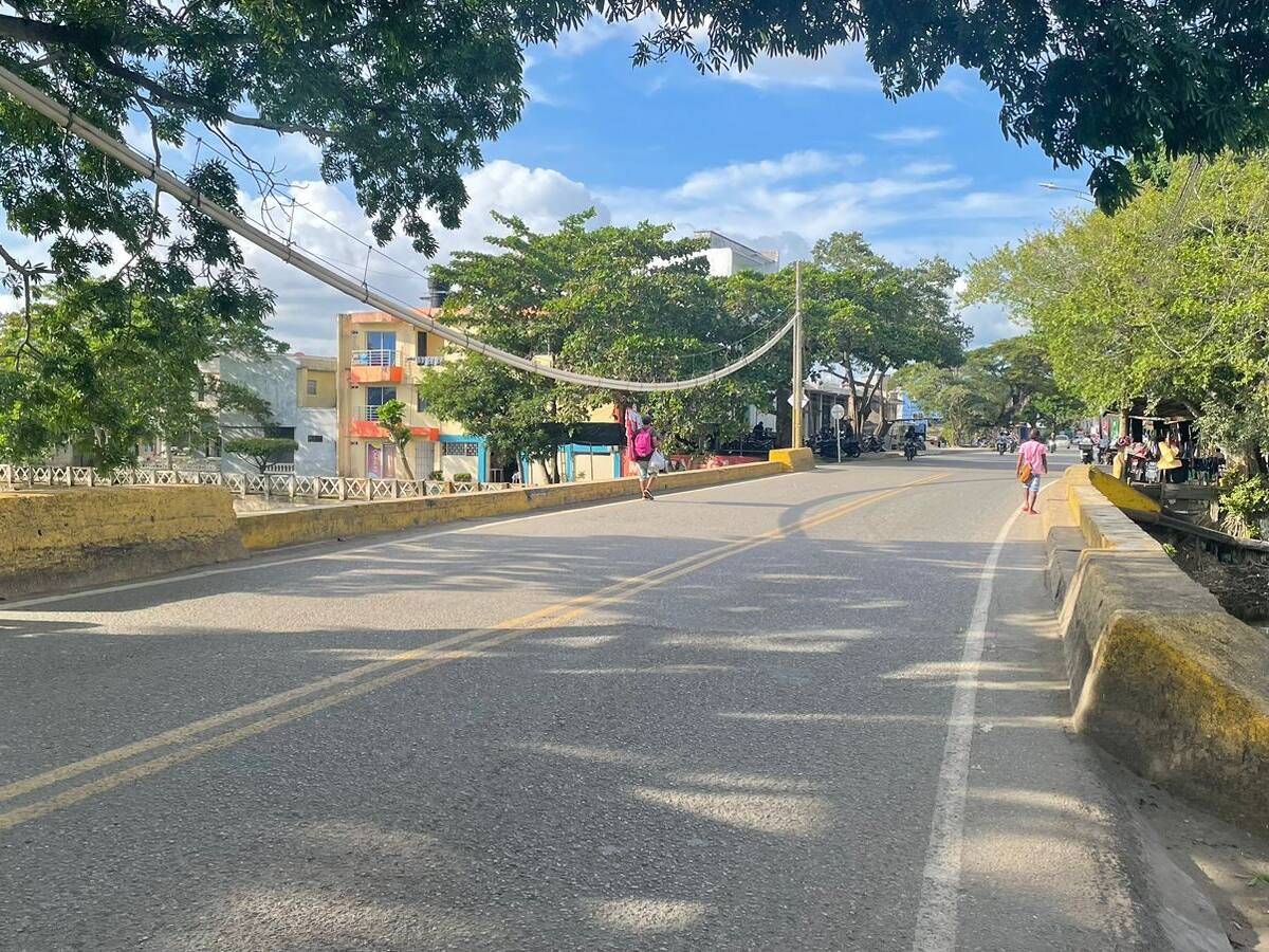 Invías restringe paso de tráfico pesado por el puente de la Avenida Bicentenario en Lorica